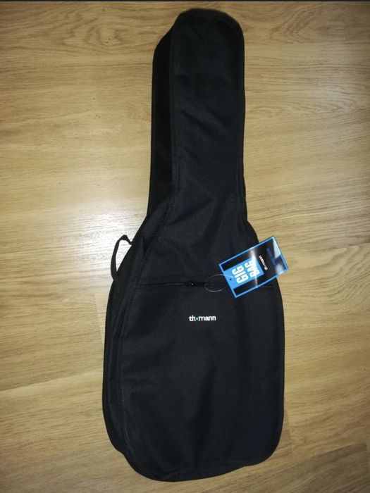 Vand husa pentru chitara Thomann
