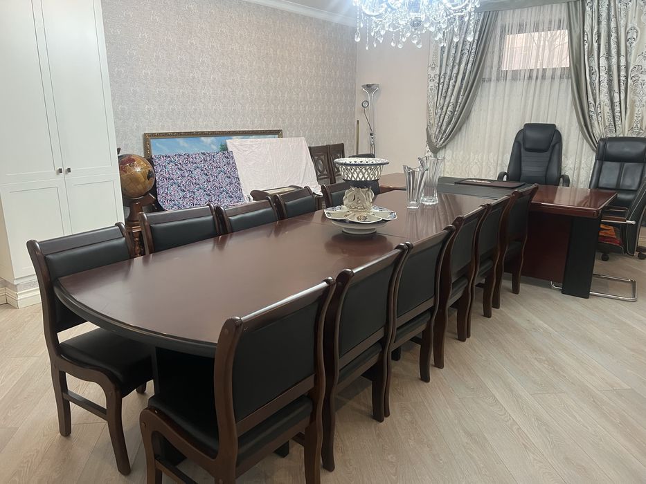 Продаем мебель офисную стол со стульями Малазия производство