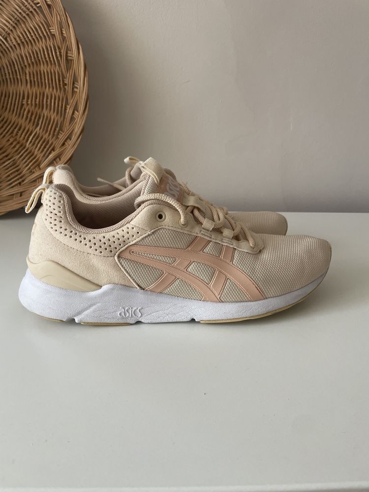 ASICS маратонки като нови