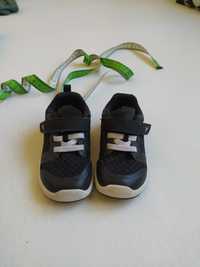 Детски спортни обувки №22