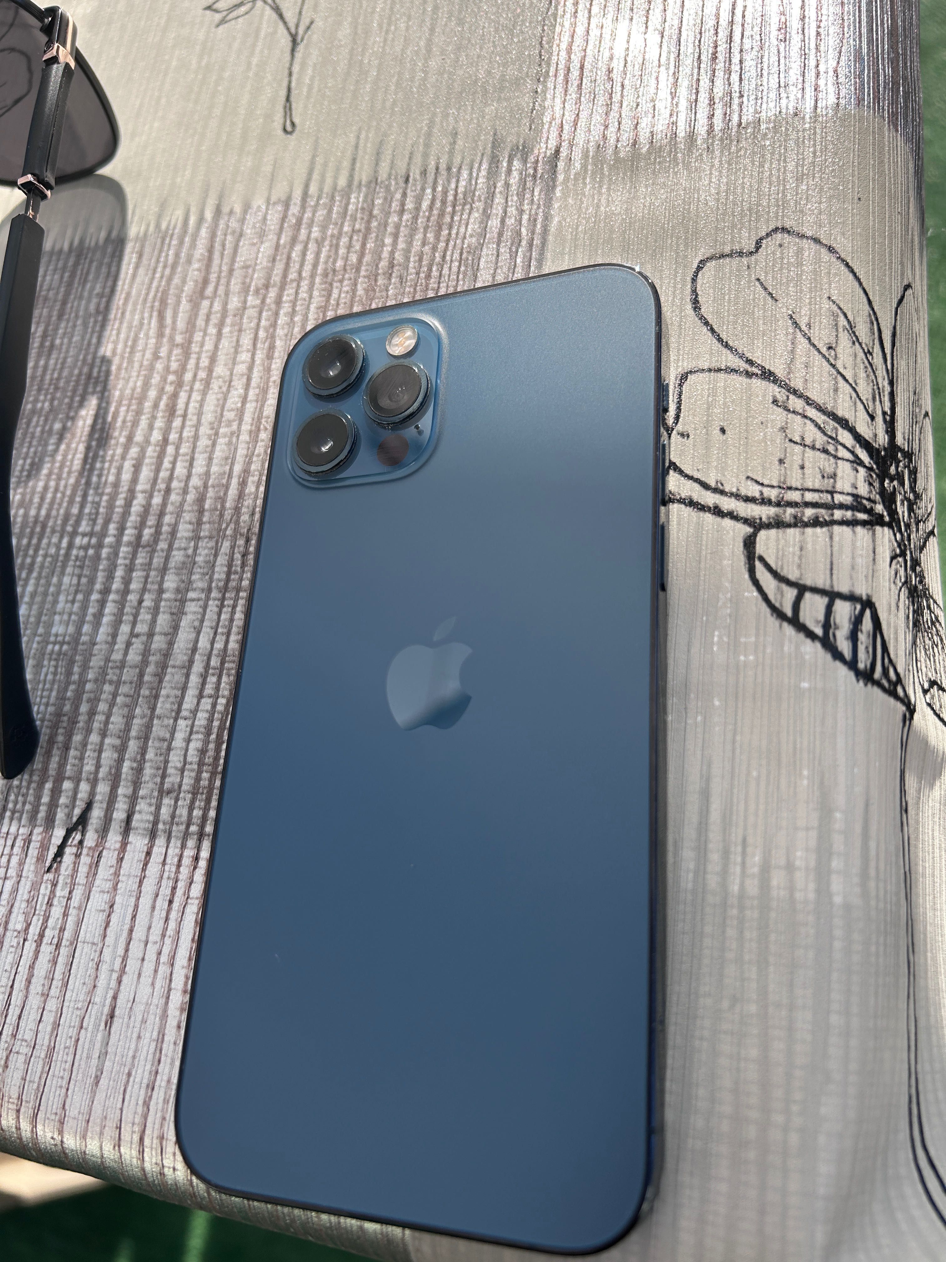 iPhone 12 pro pacific blue