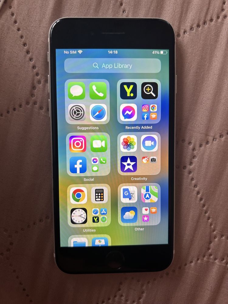 Телефон iPhone SE 2020