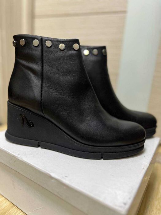 Женская обувь сапоги