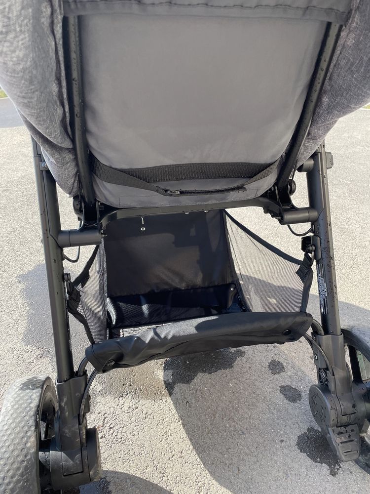 Продам новую детскую коляску Britax