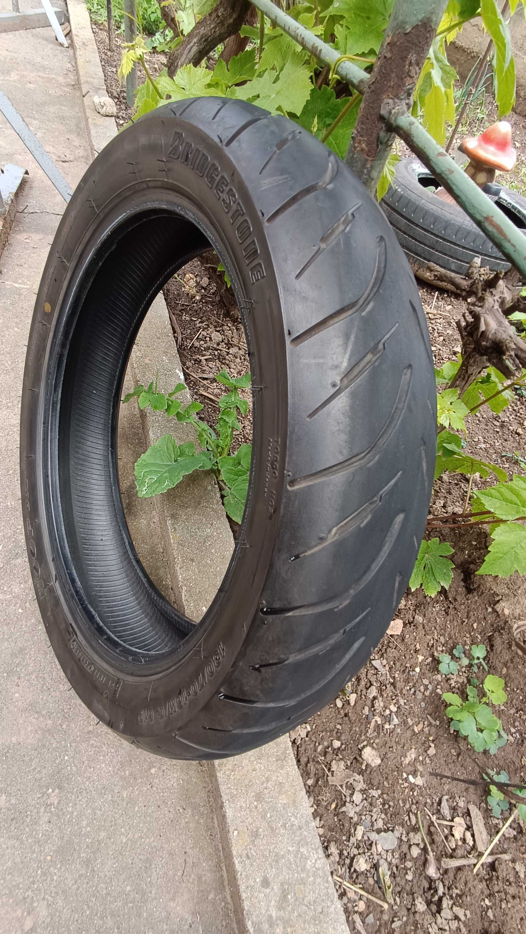 Гуми Bridgestone HOOP B02 & B03 Dot 1019 за Honda Sh 300