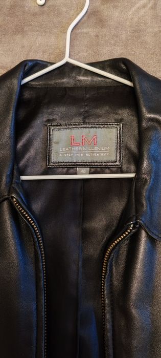 Haina de piele in stare buna