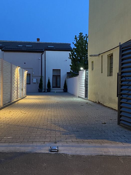 Vand pensiune 8 camere in centru