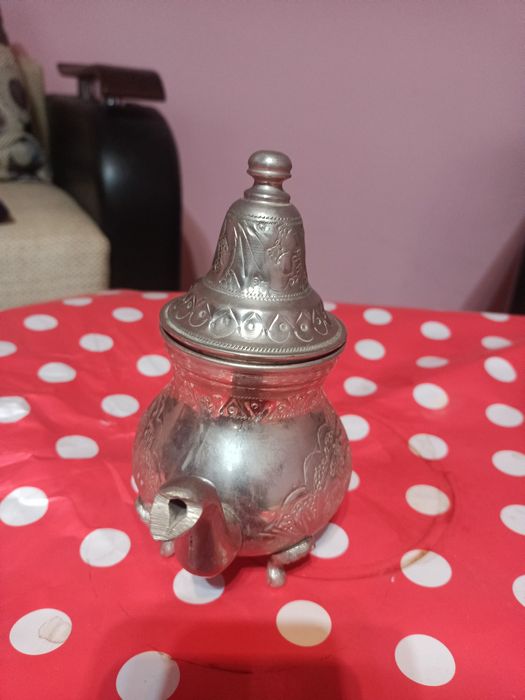 Vând ceainic vintage superb