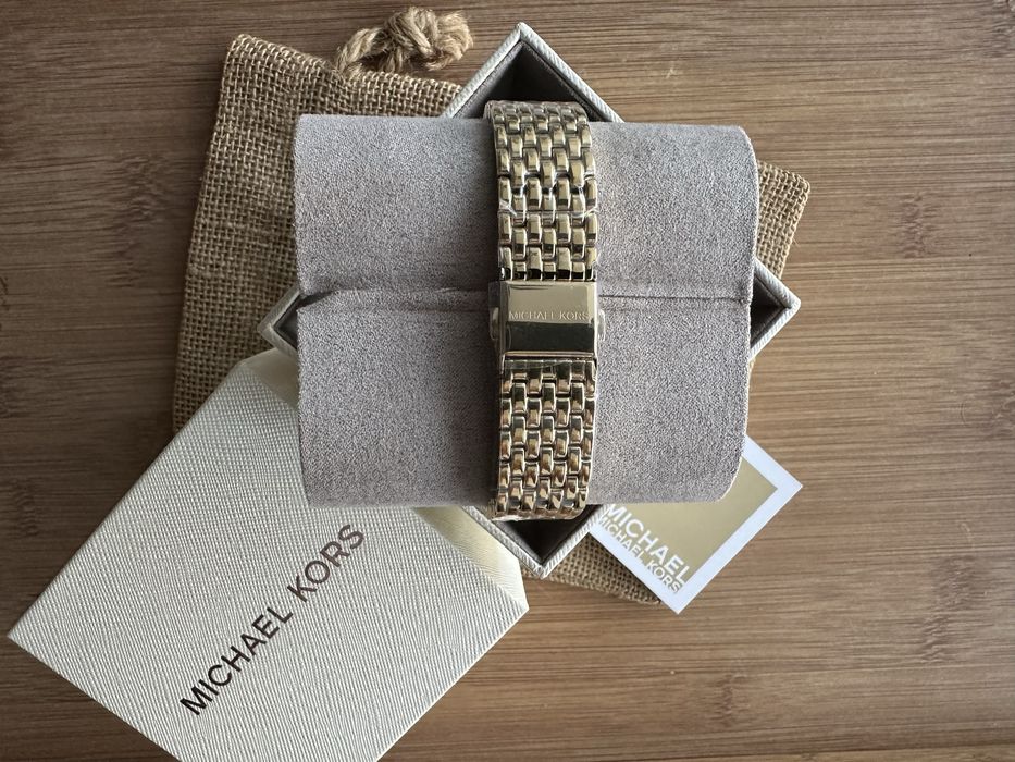 Ceas Michael Kors de dama colectia Emery Gold