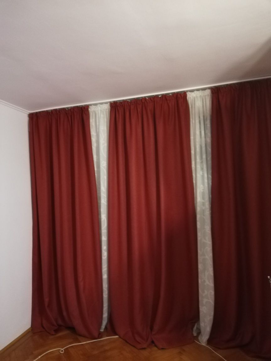 Draperie in trei fâșii și set sistem prindere pentru draperii și perde