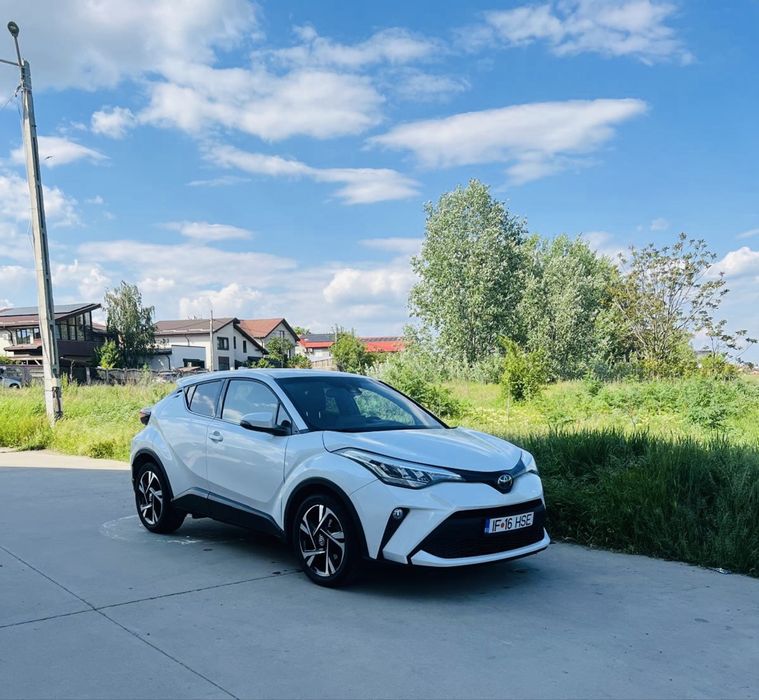 Toyota C-HR Hybrid 1.8 Facelift 2022 | Alb perlat | Full dotari