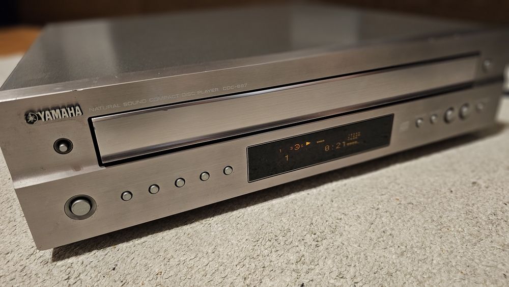 CD changer Yamaha CDC-697, cu 5 discuri, fara telecomanda.