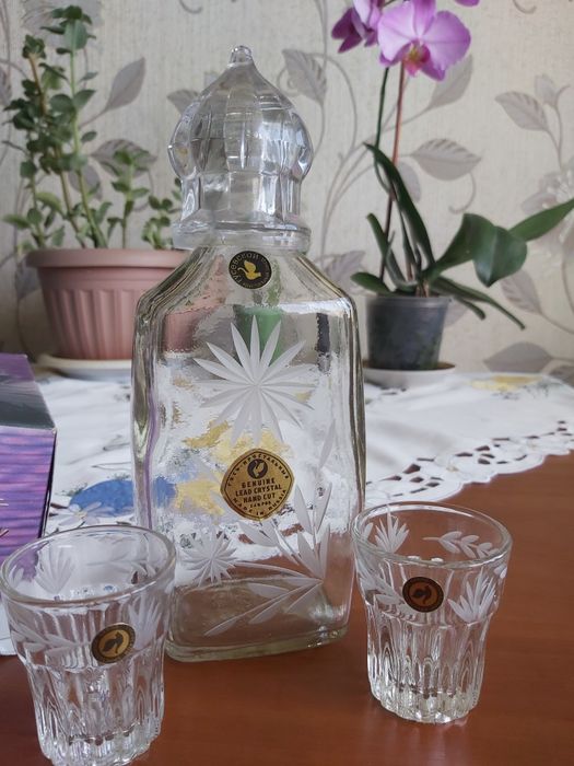 Набор рюмки и бутылка, ваза хрусталь для фруктов