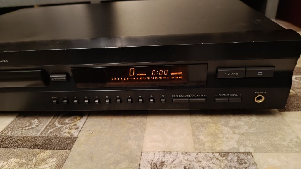 СД проигрыватель Yamaha CDX-496
