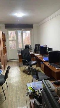 Кабинет 20м² юнусобод Гидрометцентр частично с мебелью 3й этаж