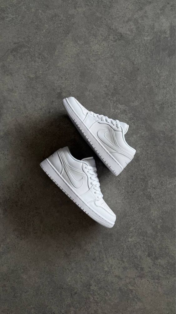 Nike Air Jordan 1 Low "Triple White"