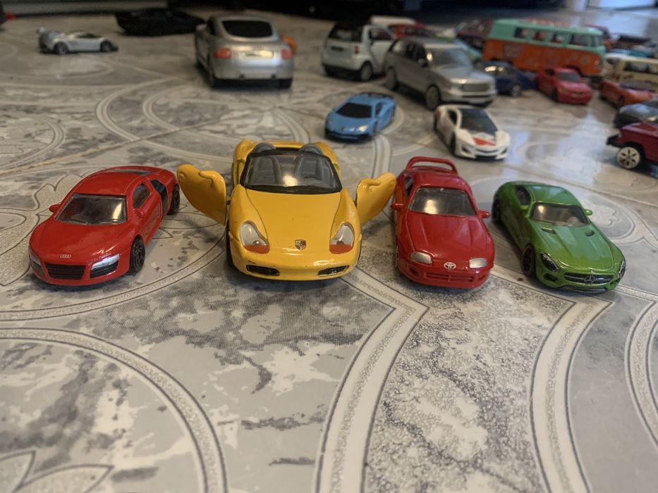 Colectie 146 masinute metalice:BMW,Audi,Mercedes,Porsche,Tesla,etc