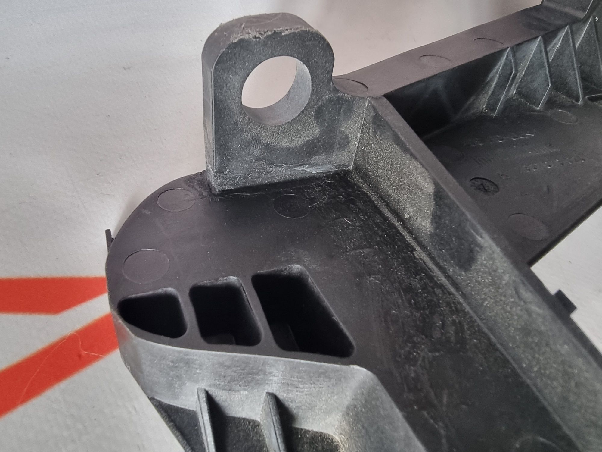 Suport far dreapta Bmw X3 E83 dupa 2003 cod 1301073025