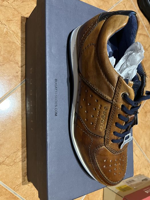 Pantofi noi cu eticheta