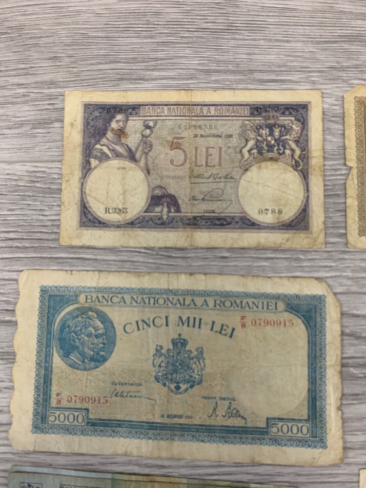 Vînd bani vechi an 1942 1943 ce se vede în poze
