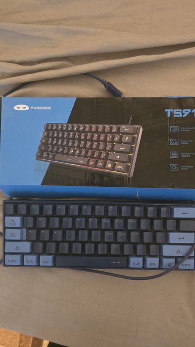 Светеща клавиатура и мишка