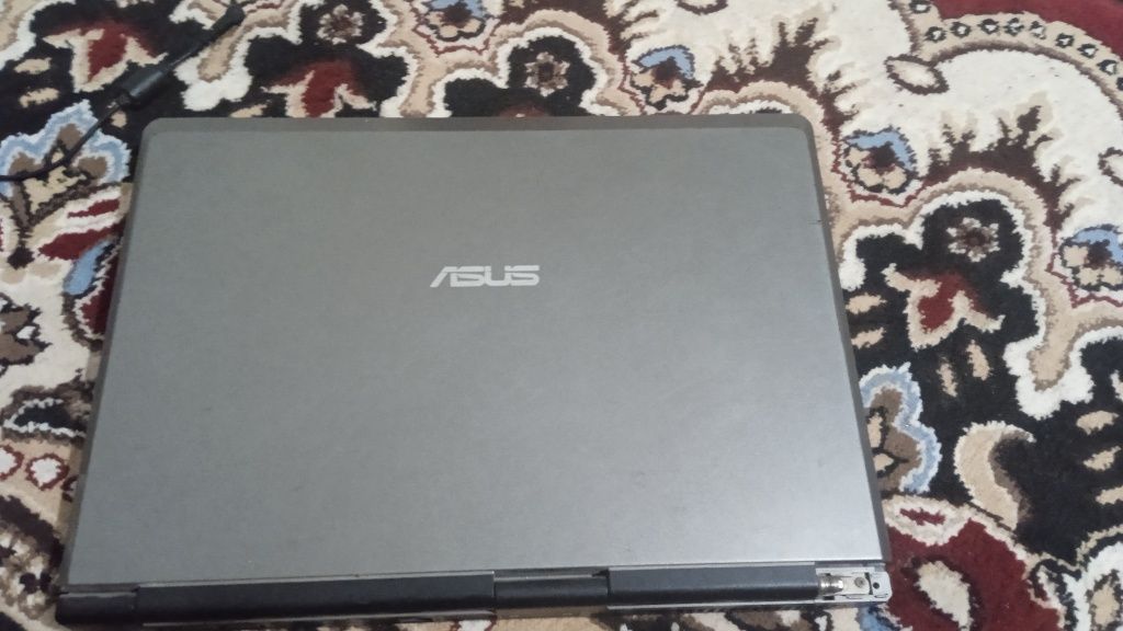 Asus Windows 7. Galishiladi