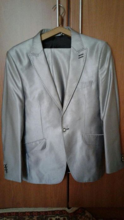 Костюм муж.Новый ,одевали  один раз на выпускной вечер в школу.