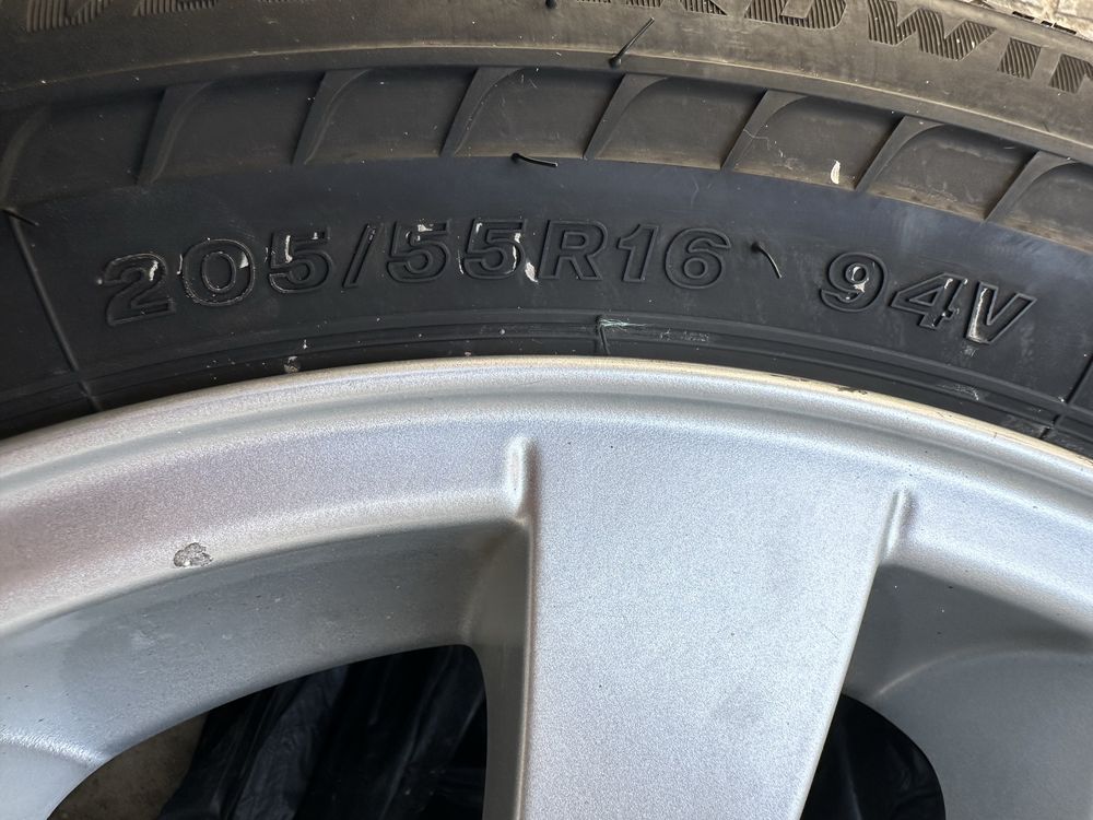Продавам гуми с джанти за BMW 16-ки зимни