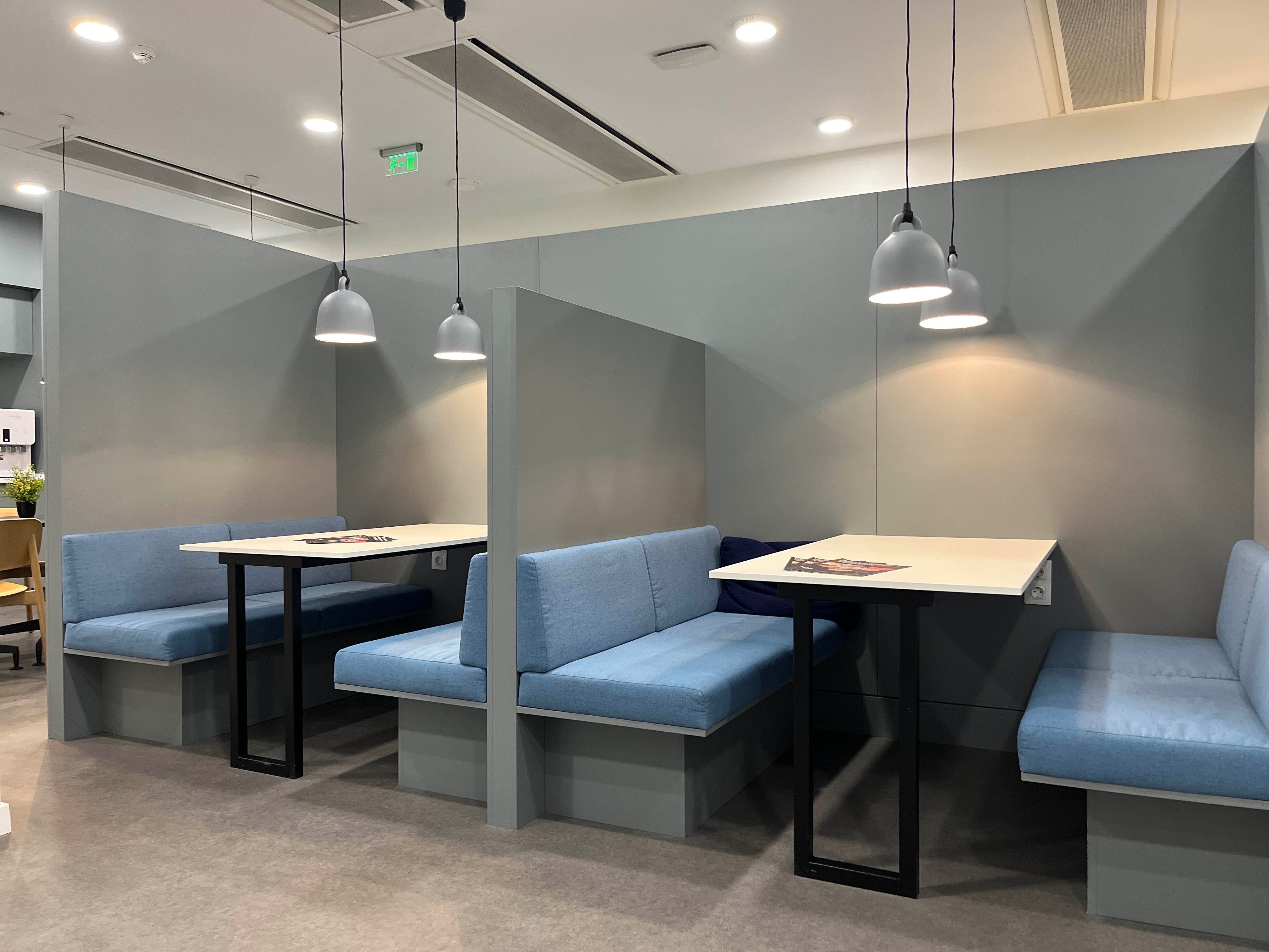 Пространство за съвместна работа в Regus Porsche Center