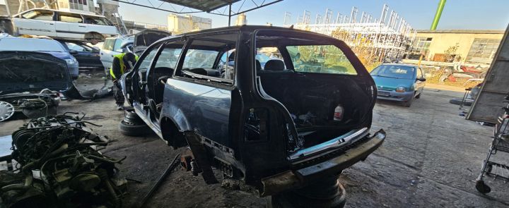 Arc fata stanga Volkswagen VW Passat B5.5 (facelift)