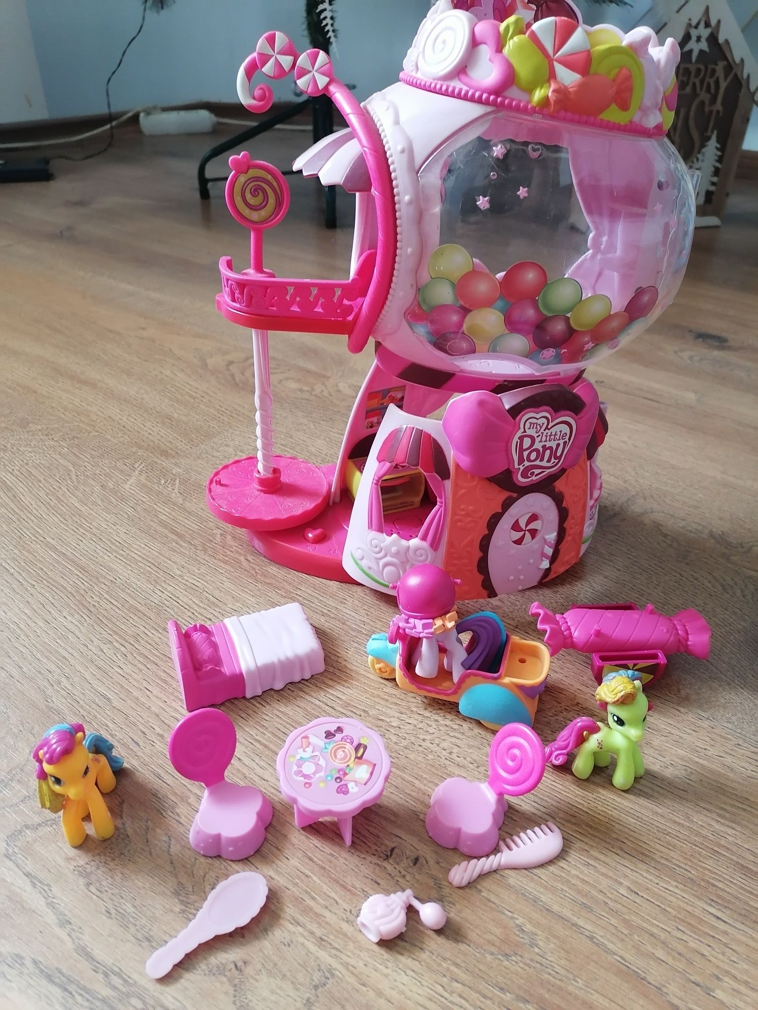 My little pony къща  Селестия голяма . И много понита