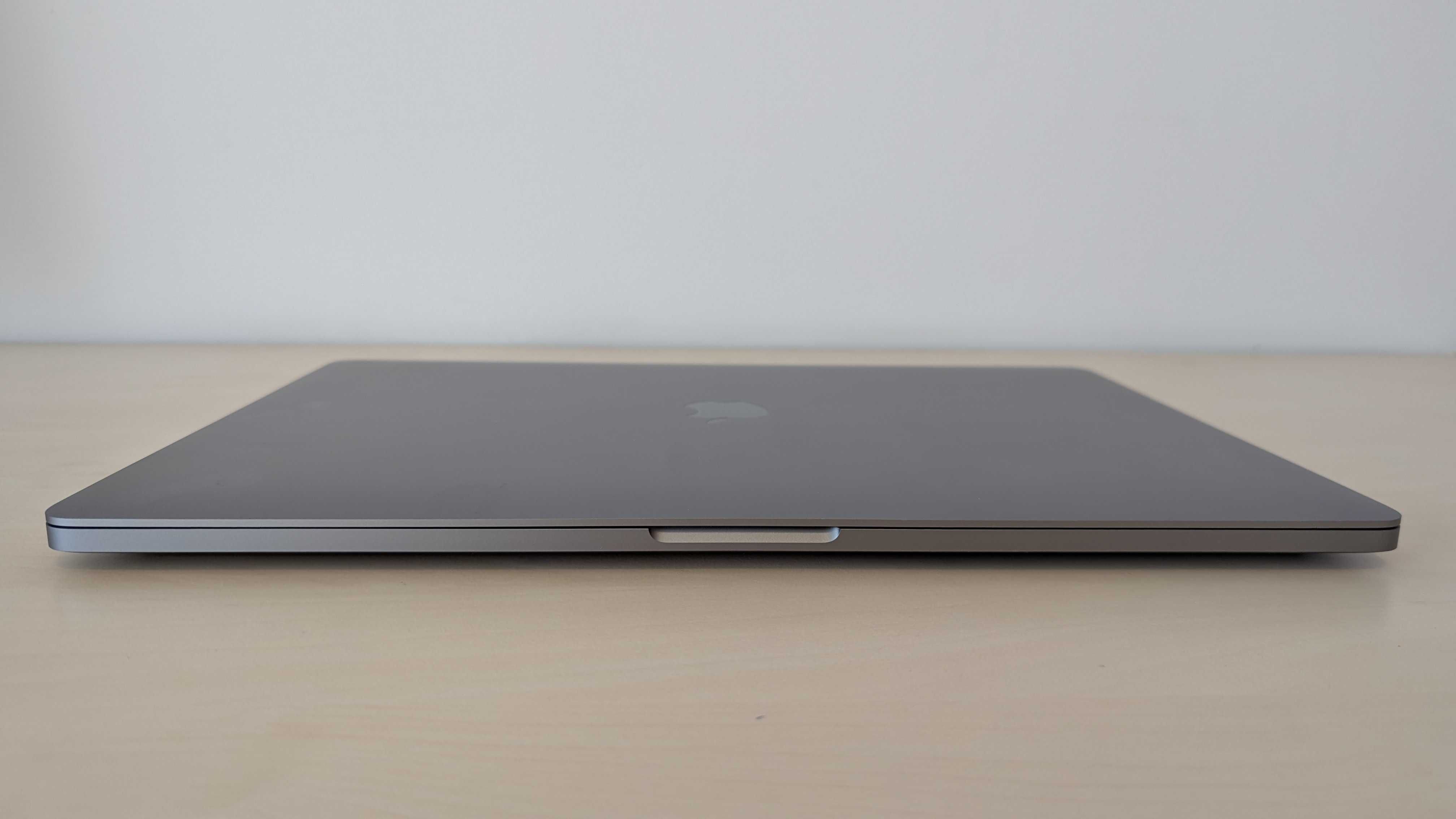 MacBook Pro 16" Core i7 2,6GHz 16GB RAM 500GB SSD (RU keyboard)