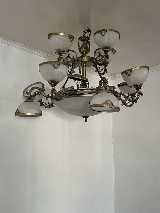 Люстра в хорошем состоянии