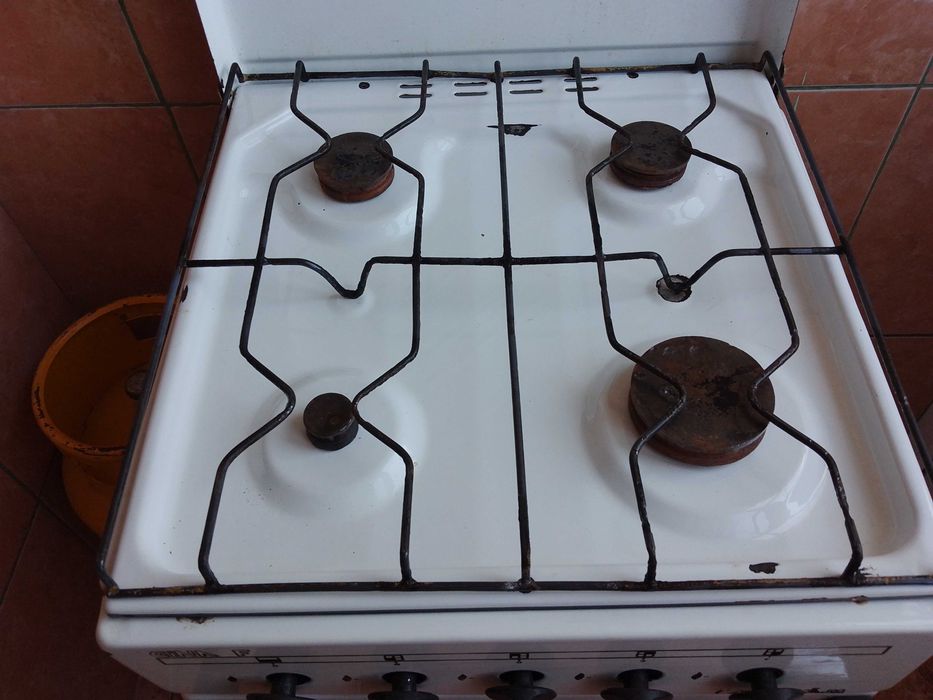 Aragaz Metalica SA pe gaz, cu 4 arzatoare si cuptor - butelie, butelii