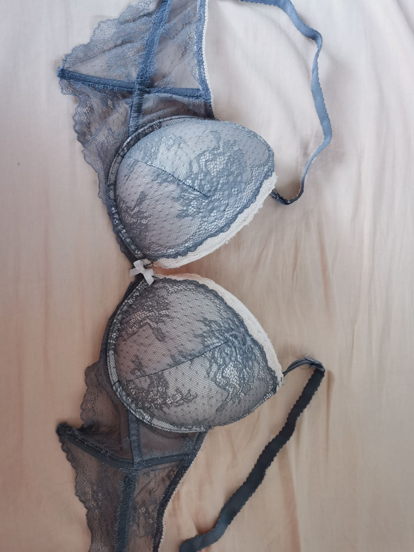 Сутиени 100D (85D) super push up, с подарък рокля и потничета