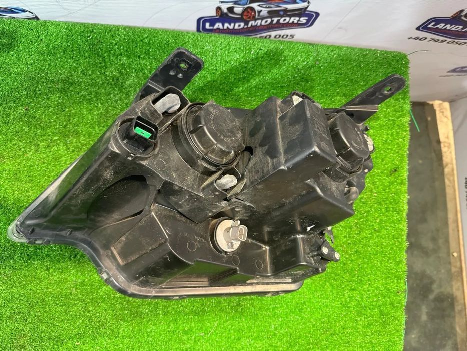 far halogen dreapta(defect spate) /stanga opel antara 2016