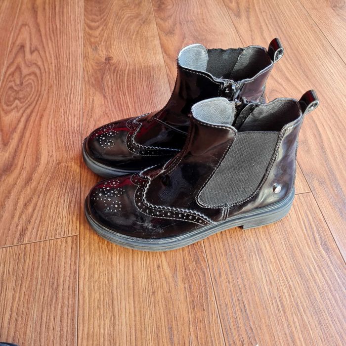 Ghete cizme Melania piele lacuita marime 29 stare excelenta