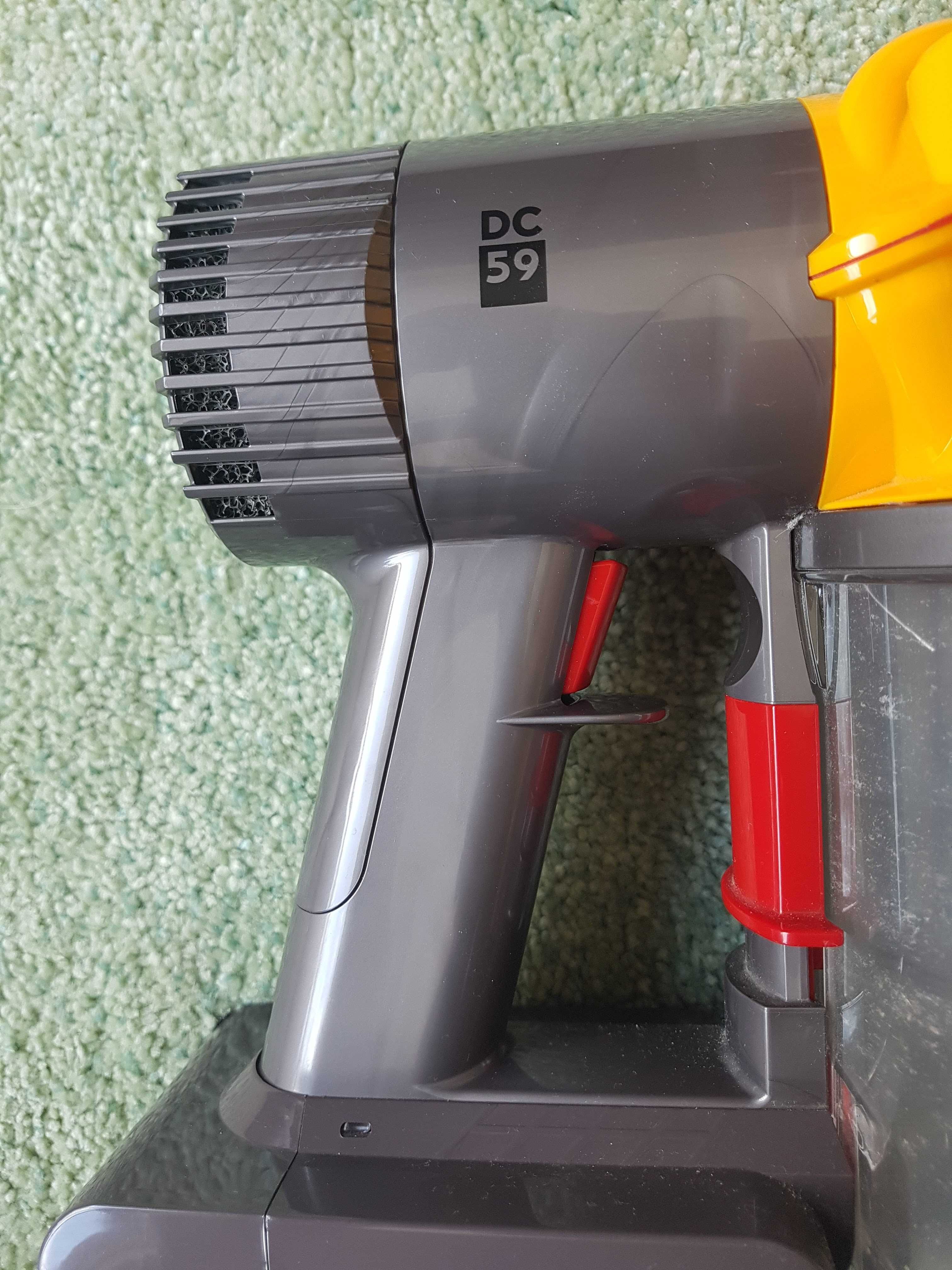 Dyson DC59 безкабелна прахосмукачка с нова батерия и приставки