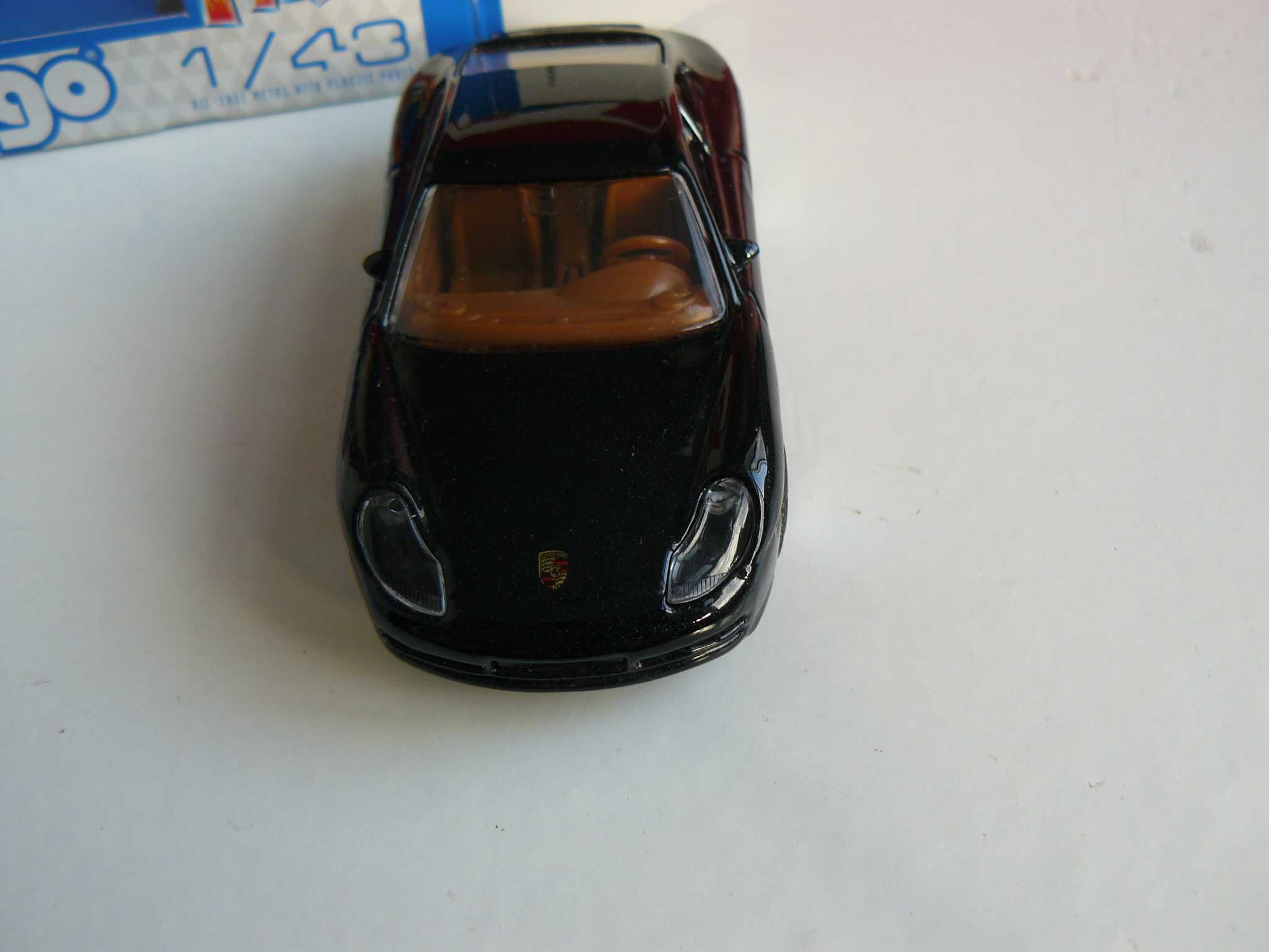 Macheta Auto PORSCHE 911 CARRERA 4,Noua,produs Bburago, scara1:43