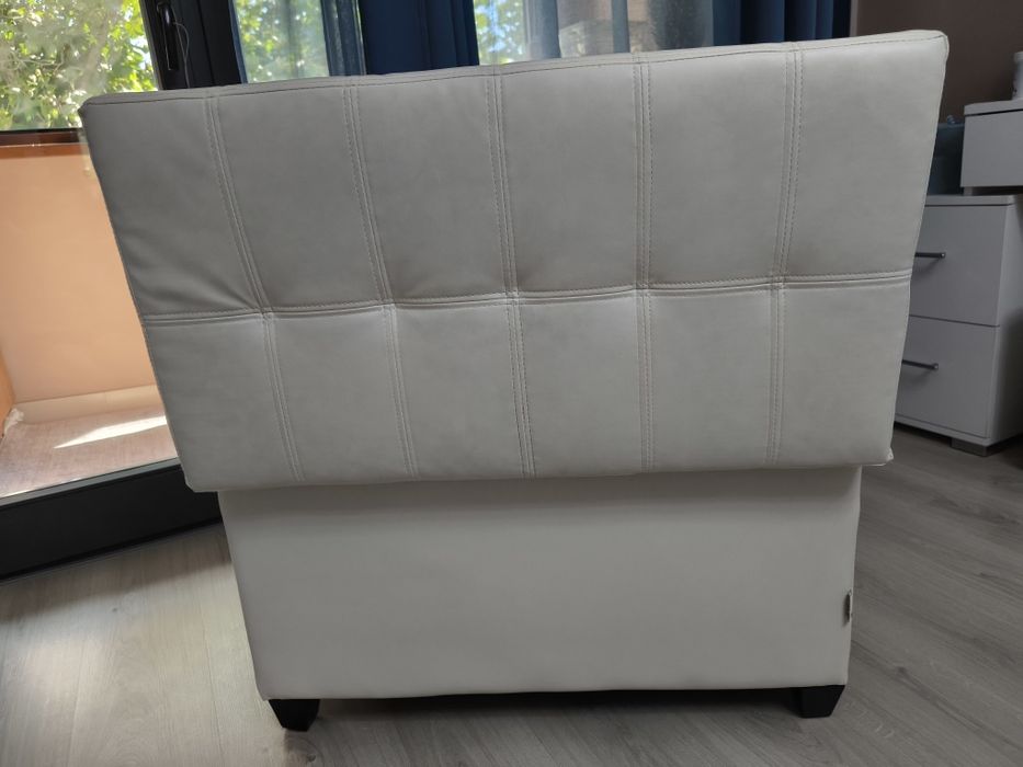 Пейка-ракла и две табуретки с място за съхранение 
Размери:	Дължина 80