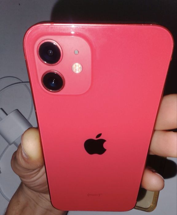 Продам Айфон 12