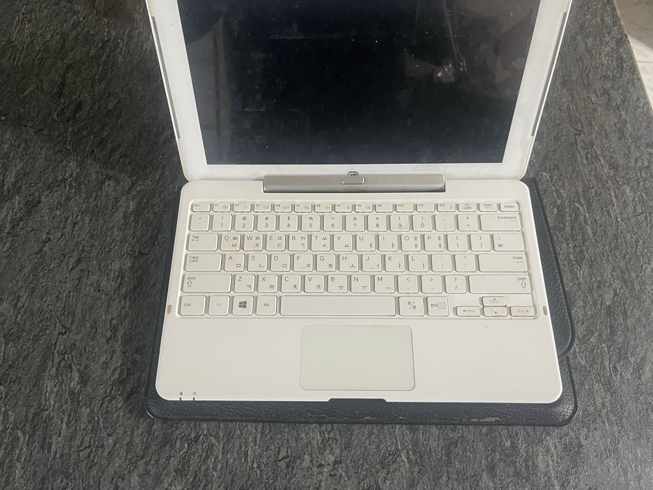 Продаю ноутбук-планшет Samsung ATIV Smart PC в хорошем состоянии