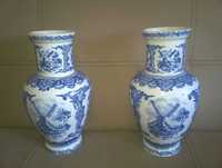 Комплект от две старинни порцеланови вази - ваза