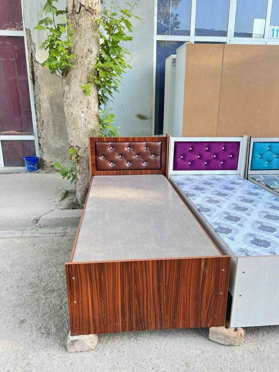Kravat kravot divan