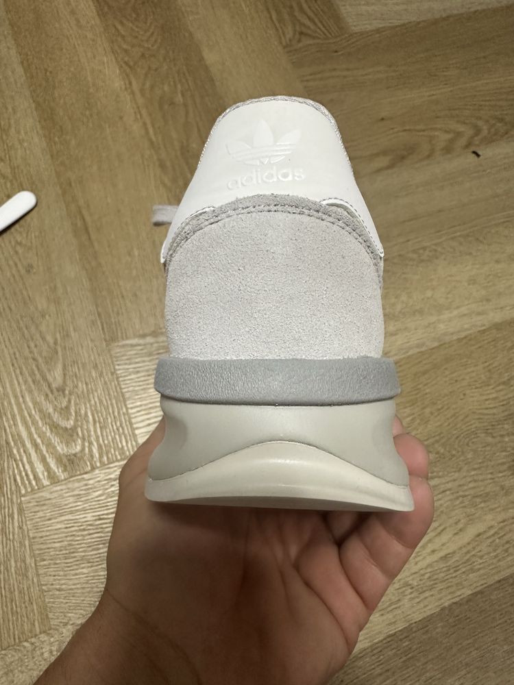 НОВИ Adidas маратонки размер 40, 2/3