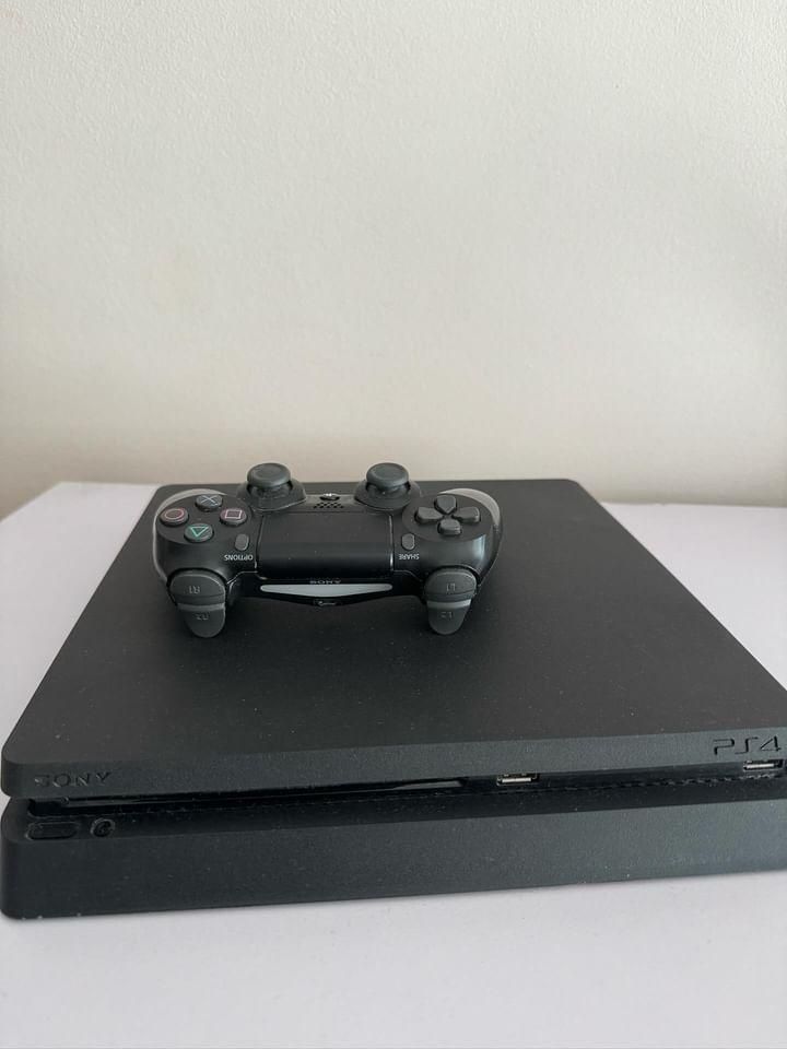 PS4 Slim като нов