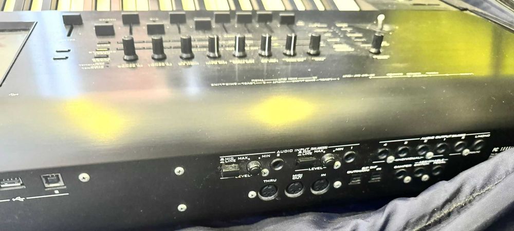 Amanet Next Generation/ Orga Korg Kronos 73 clape