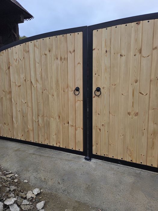 Poarta Imperiala culisanta sau batanta