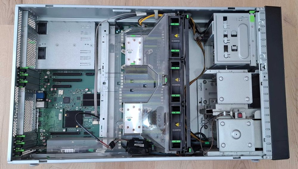 Server Fujitsu Primergy Tx 1330 M2 Xeon E5-2620 V4 16Gb ssd Intel