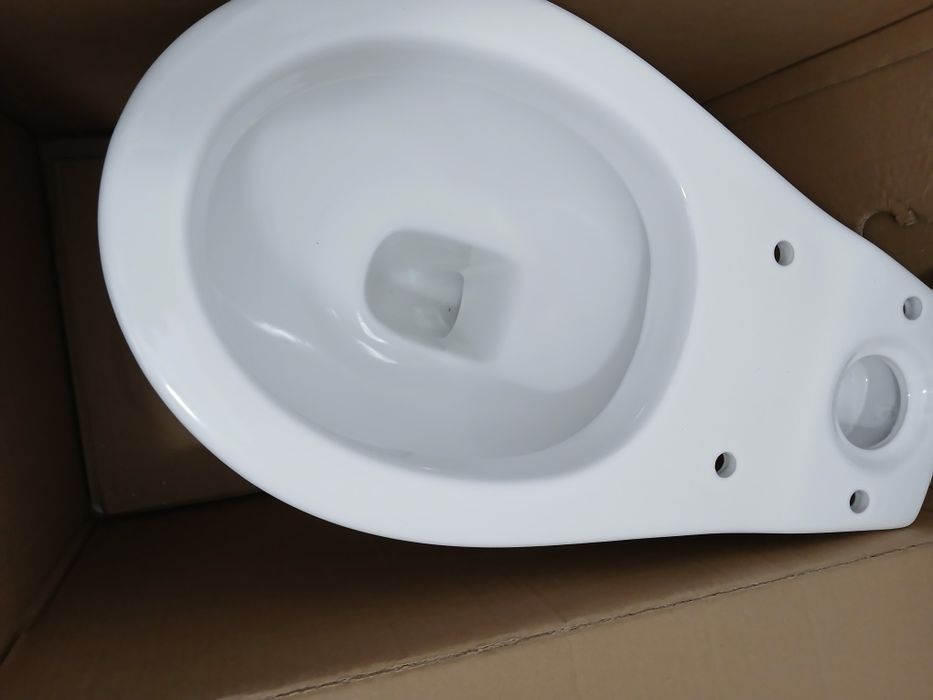 Vând vas toaleta nou, in cutie+ capac nou , fără bazin